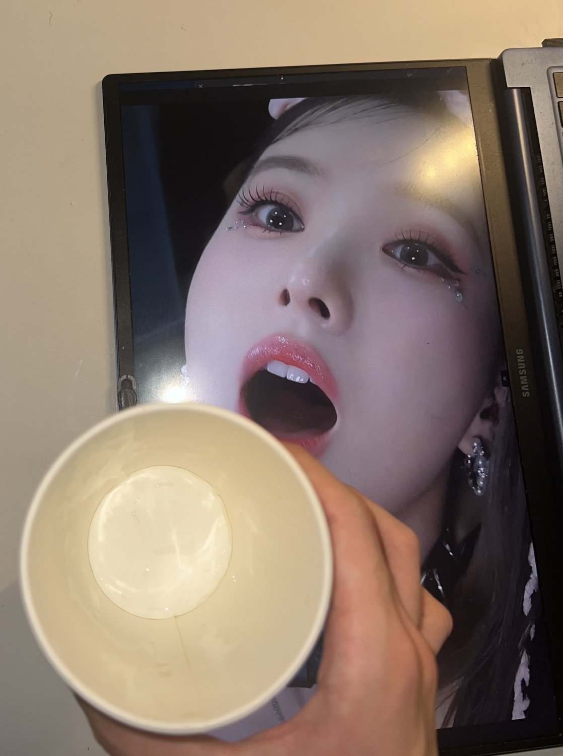 ge8ZA2jE kpop idol viviz Eunha cumtribute in orange juice 은하 주스에 정액넣기 07.jpg